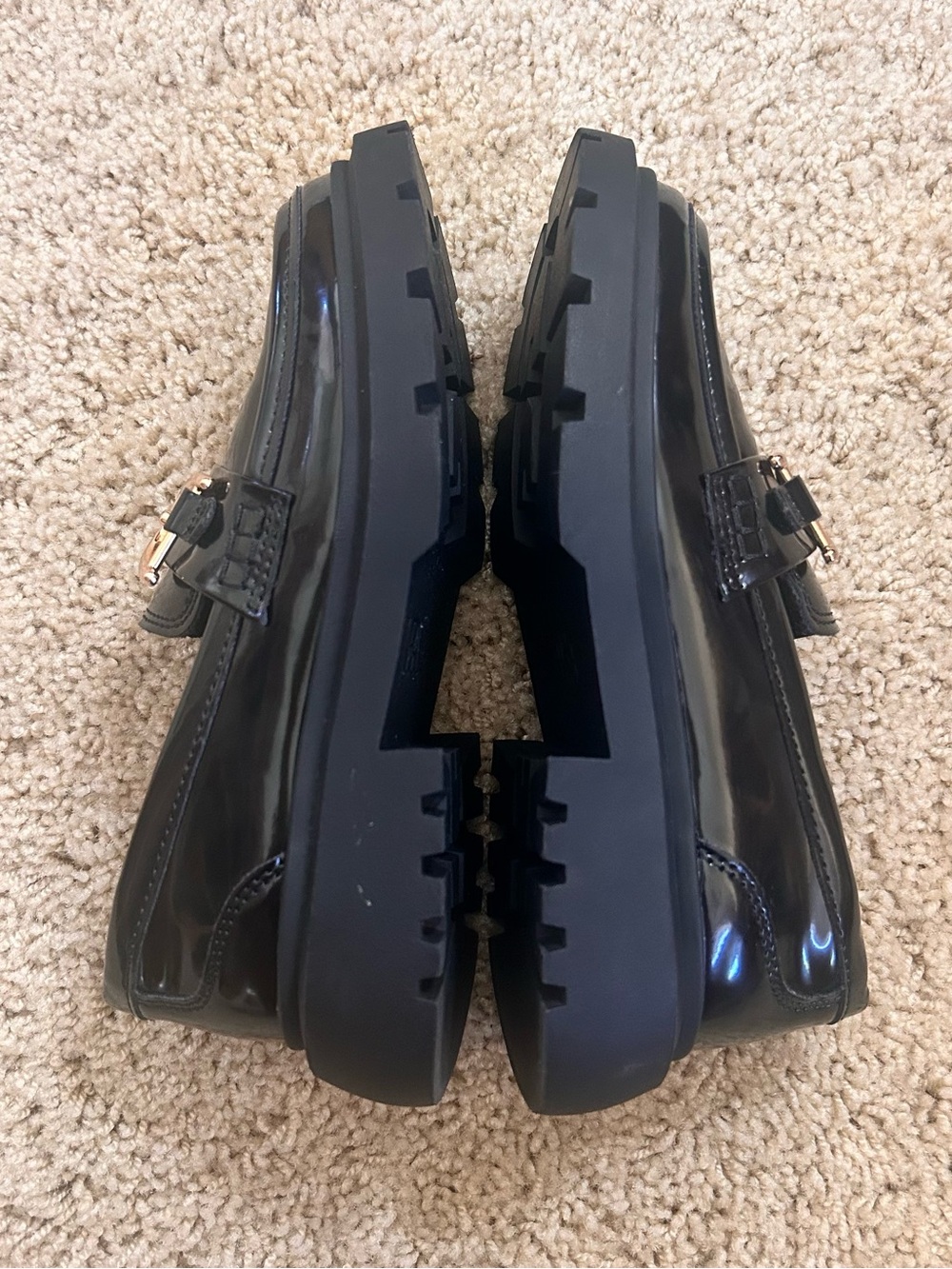 NWOT ZARA Girls Patent Leather Loafer Gold Accent - Picture 4 of 8